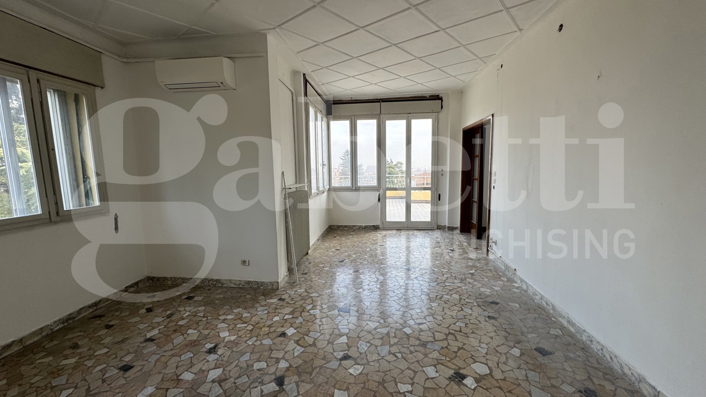 Attico da ristrutturare a Bologna