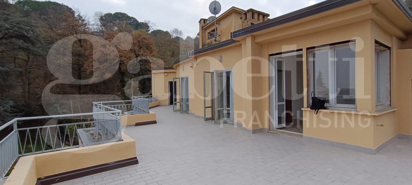 Attico da ristrutturare a Bologna