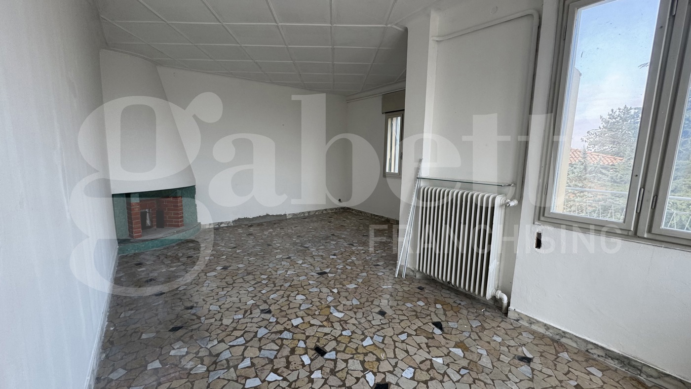 Attico da ristrutturare a Bologna