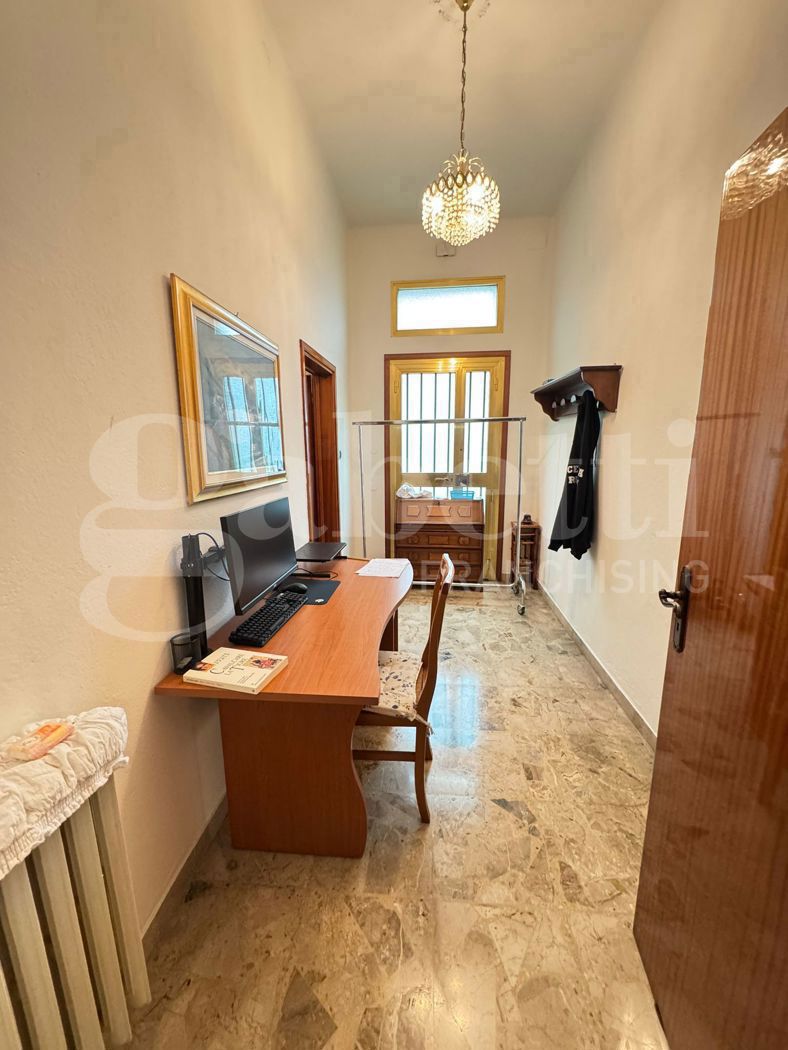 Casa indipendente con box doppio a Bologna