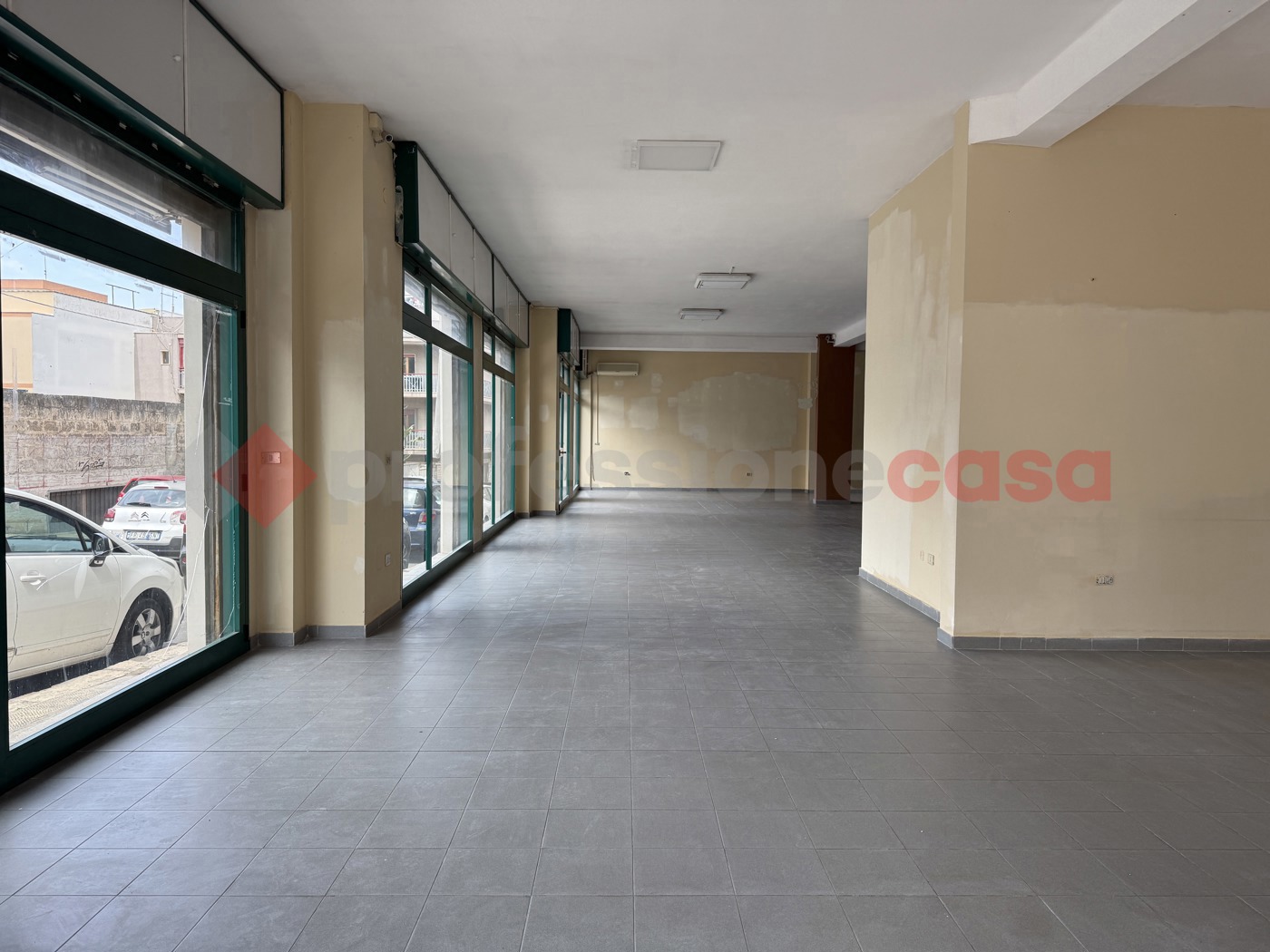 Negozio in affitto a San Giorgio Ionico