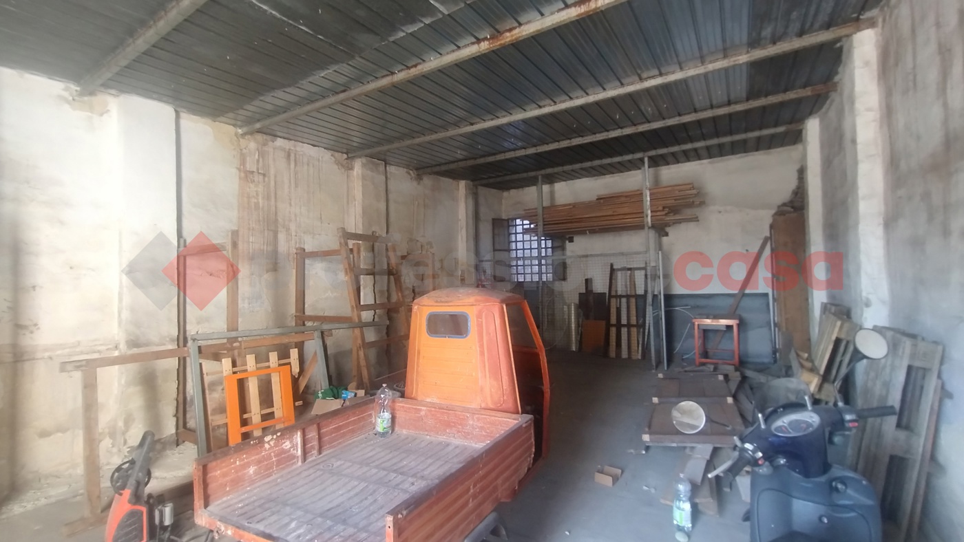 Magazzino in vendita a Taranto