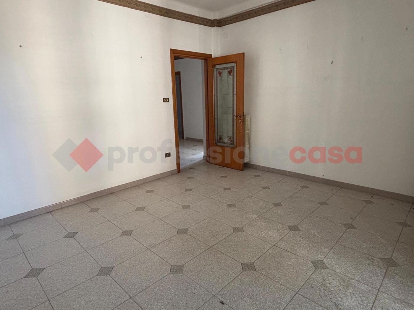 Trilocale da ristrutturare a Taranto