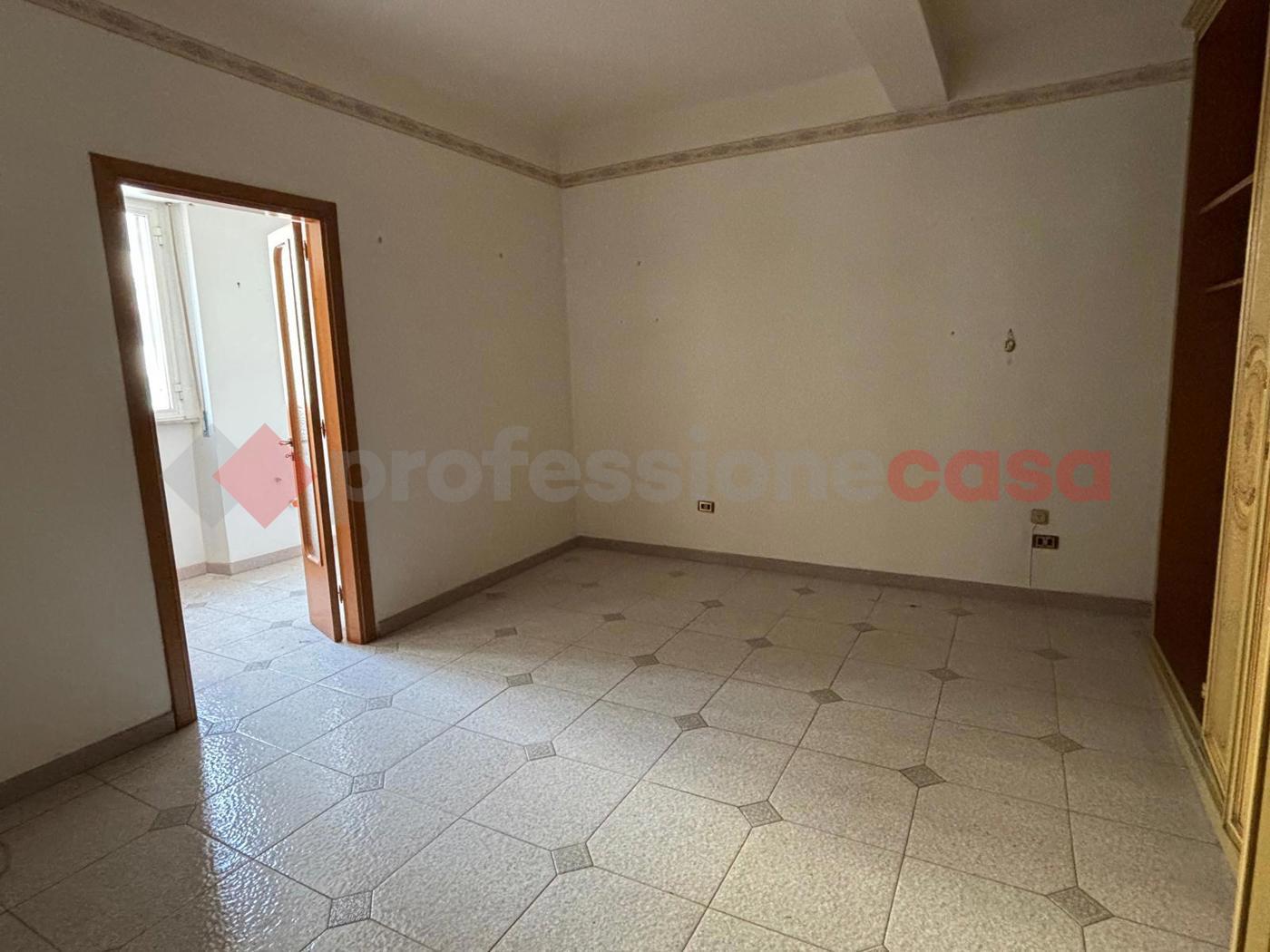 Trilocale da ristrutturare a Taranto