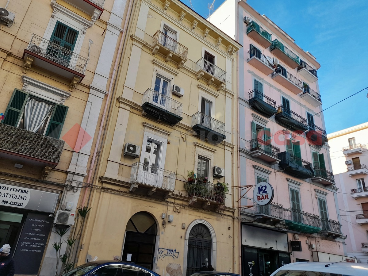 Negozio in affitto a Taranto