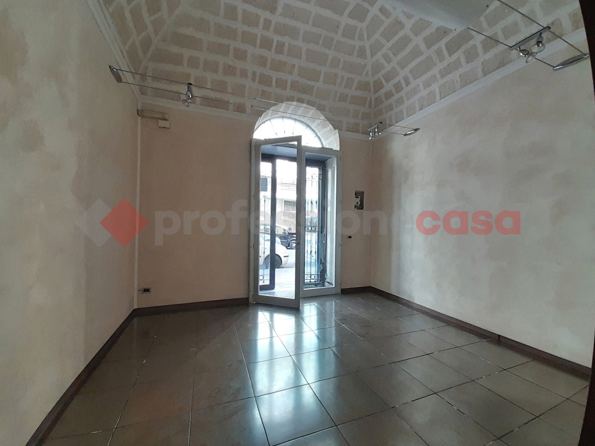 Negozio in affitto a Taranto