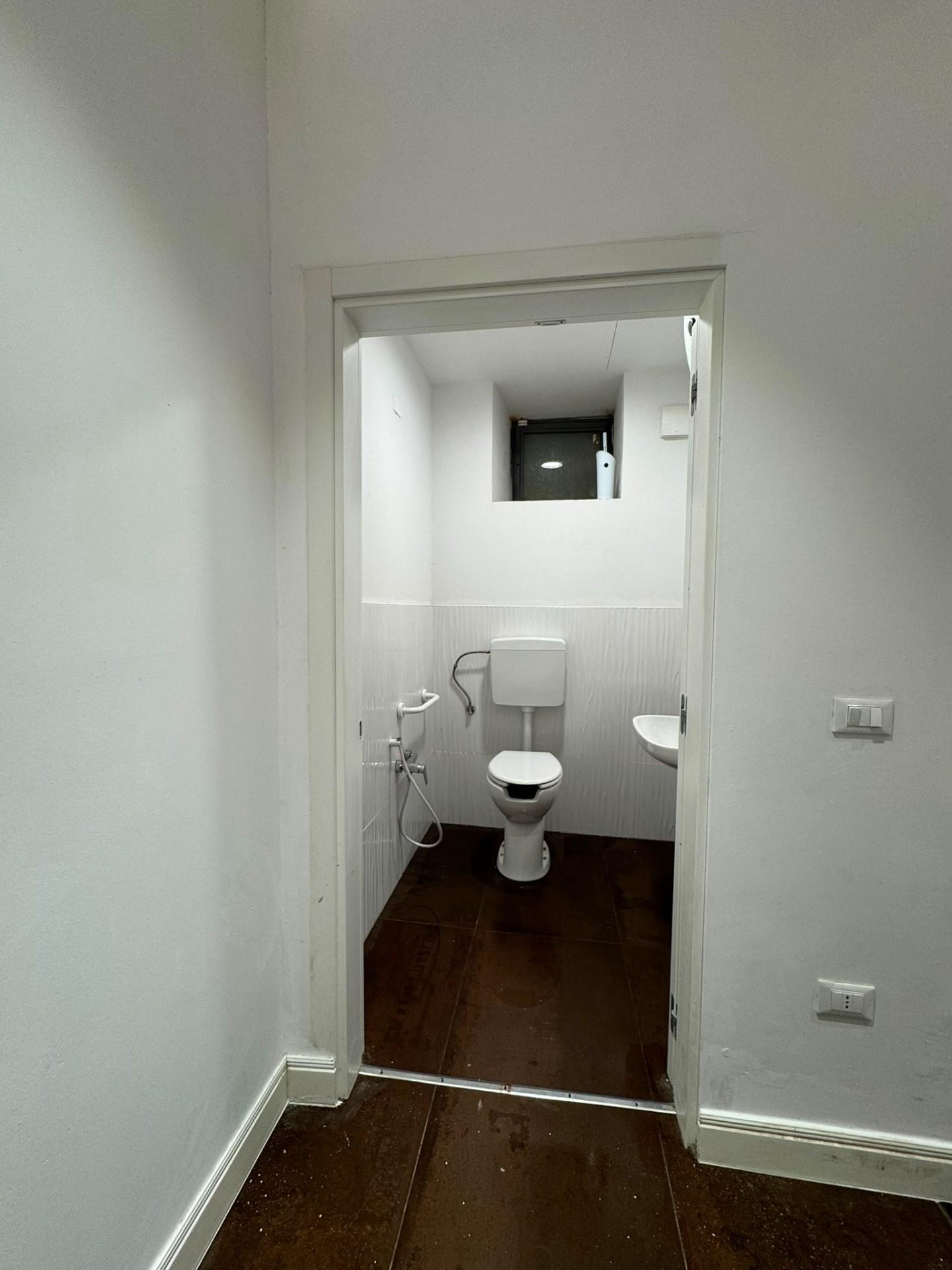 Locale commerciale in affitto a Empoli