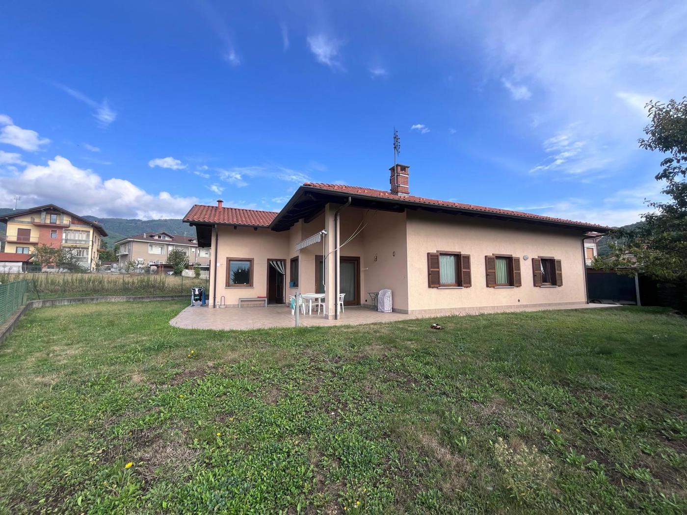Villa con giardino a Giaveno