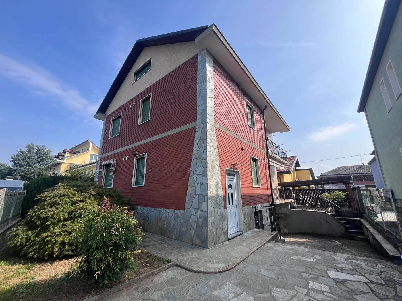 Villa Bifamiliare con box doppio a Beinasco