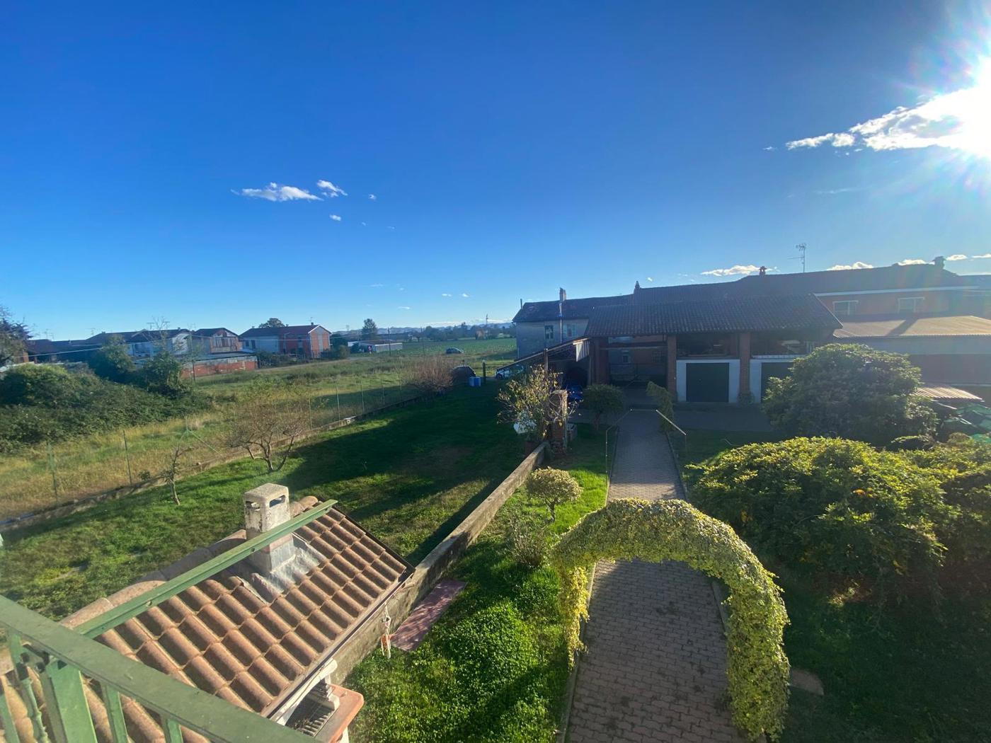 Rustico con giardino a Saluggia