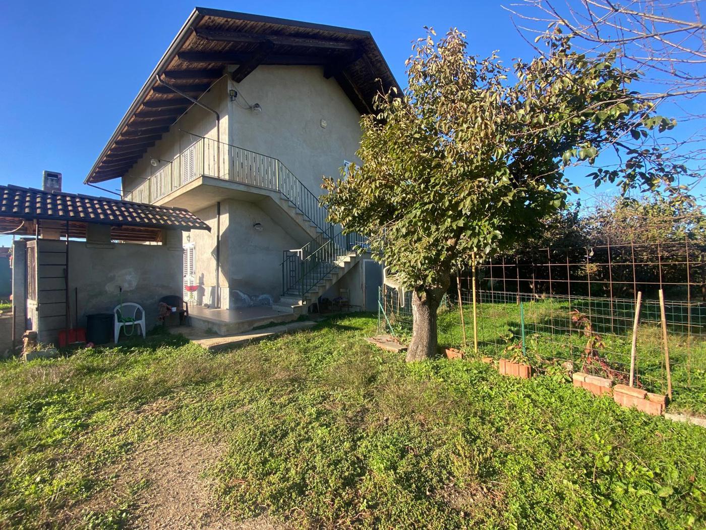 Rustico con giardino a Saluggia