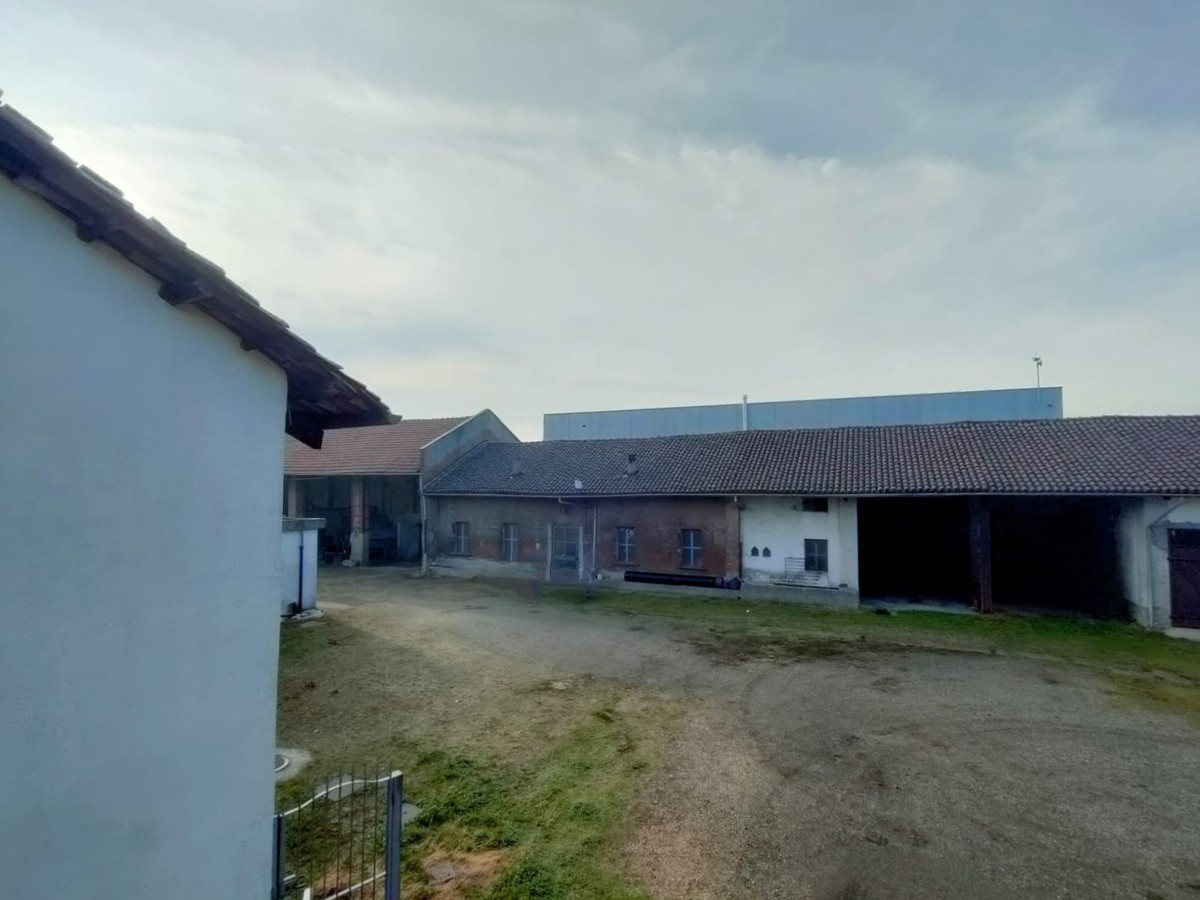 Rustico con giardino a Beinasco