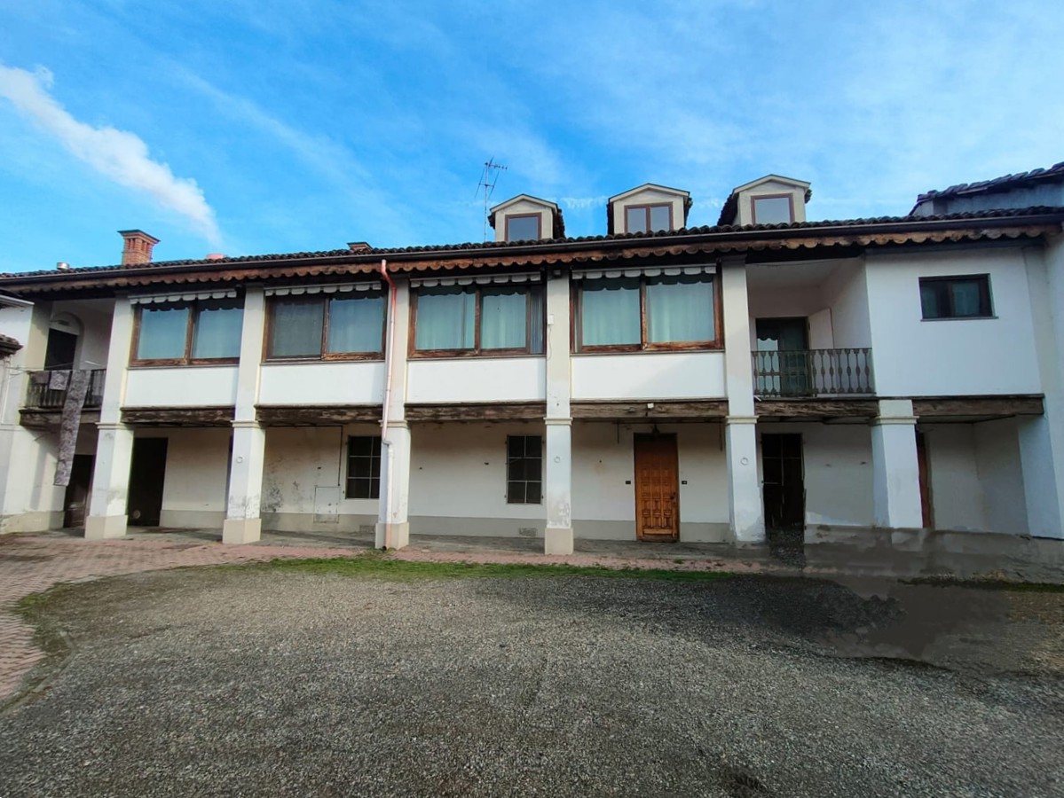 Rustico con giardino a Beinasco