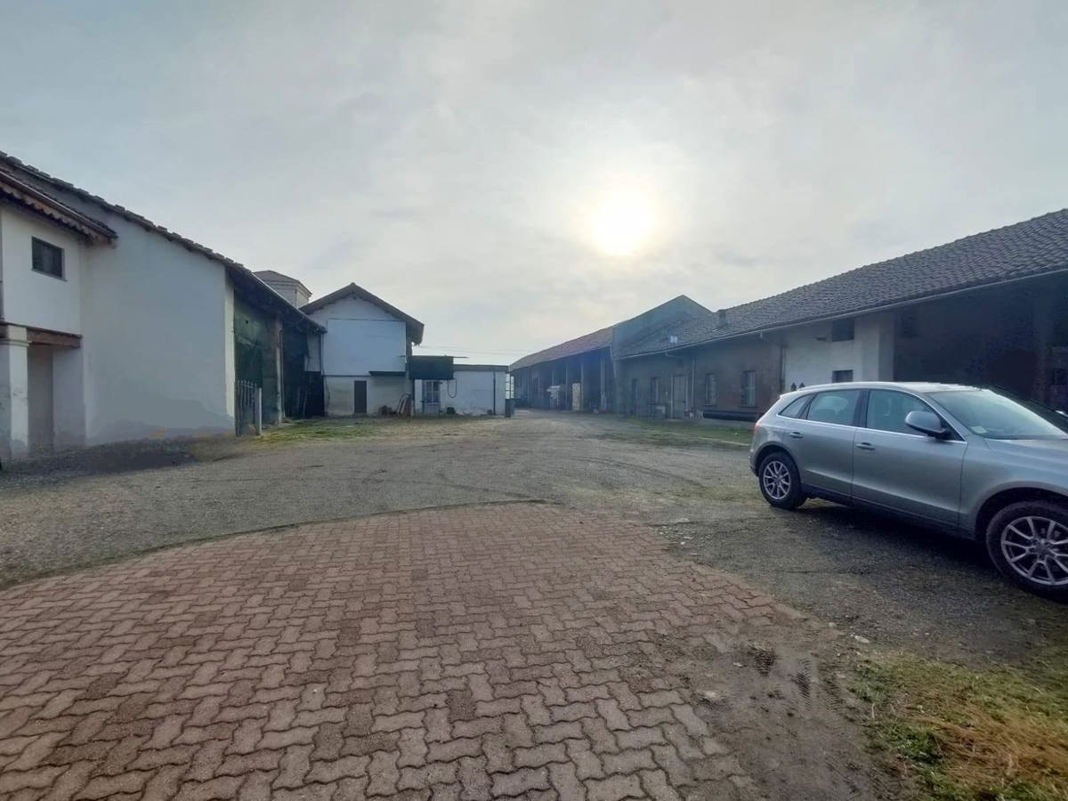 Rustico con giardino a Beinasco