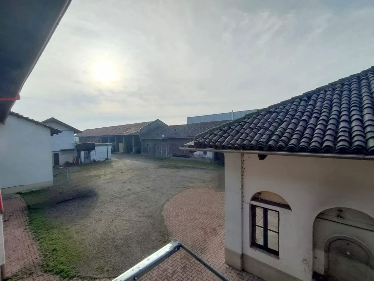 Rustico con giardino a Beinasco