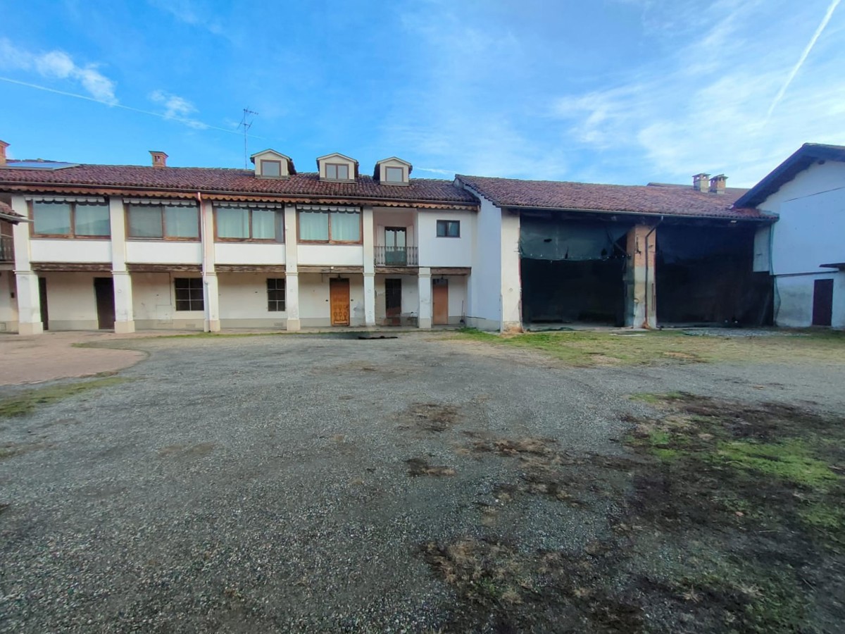 Rustico con giardino a Beinasco