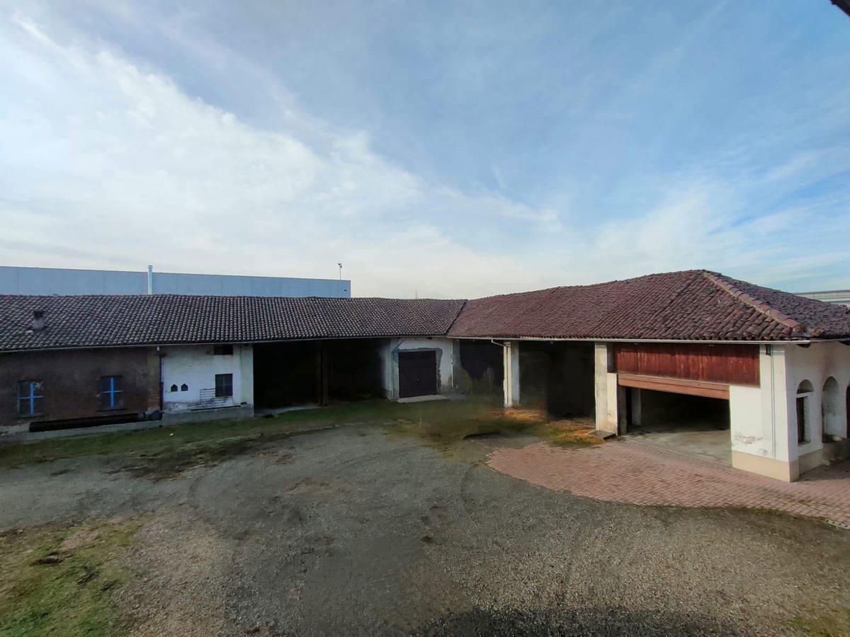 Rustico con giardino a Beinasco