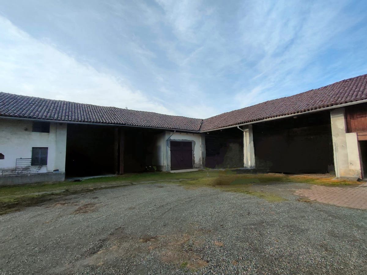 Rustico con giardino a Beinasco