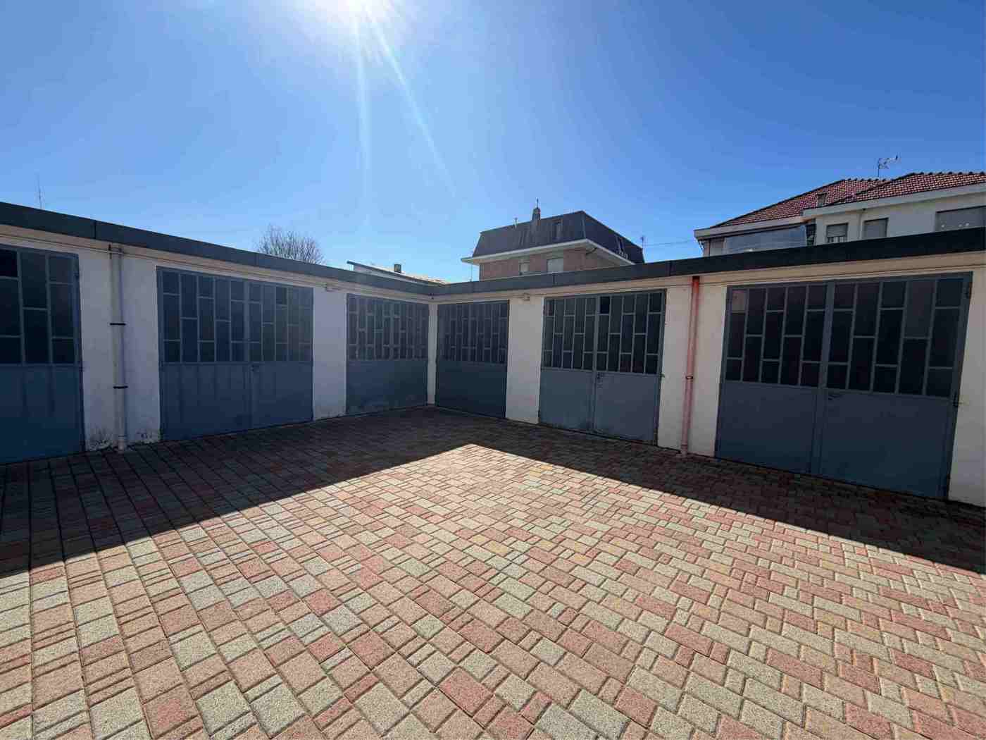 Box/Garage 40mq in vendita a Beinasco