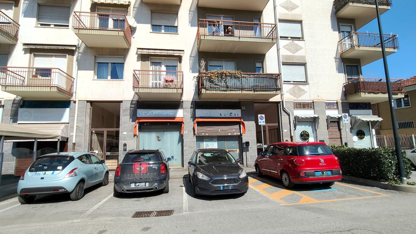 Negozio ristrutturato a Beinasco