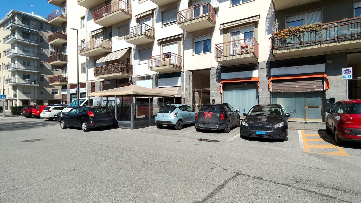 Negozio ristrutturato a Beinasco
