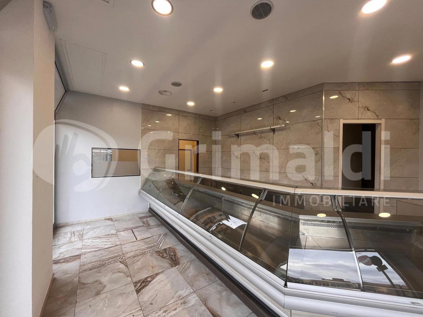 Negozio ristrutturato a Torino