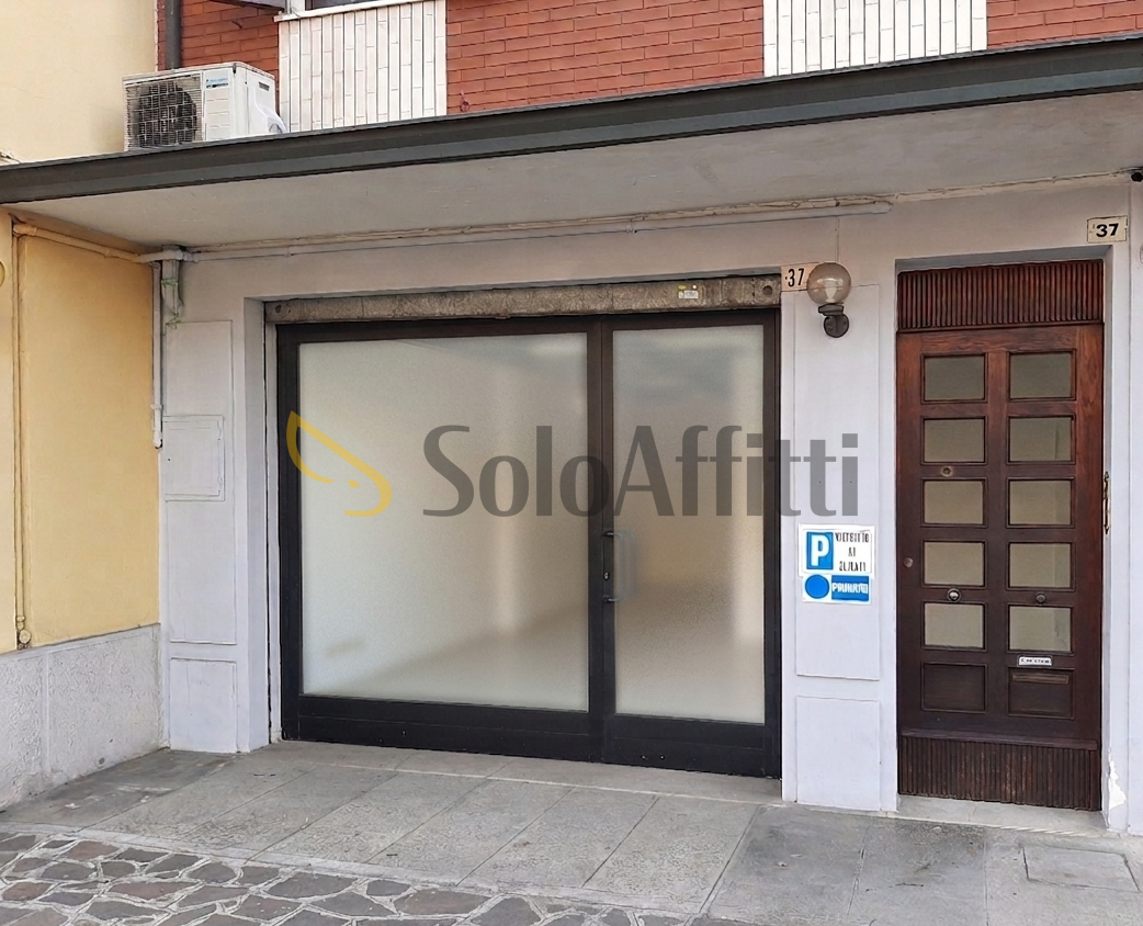 Locale commerciale in affitto in viale nicol� biondo 37, Carpi