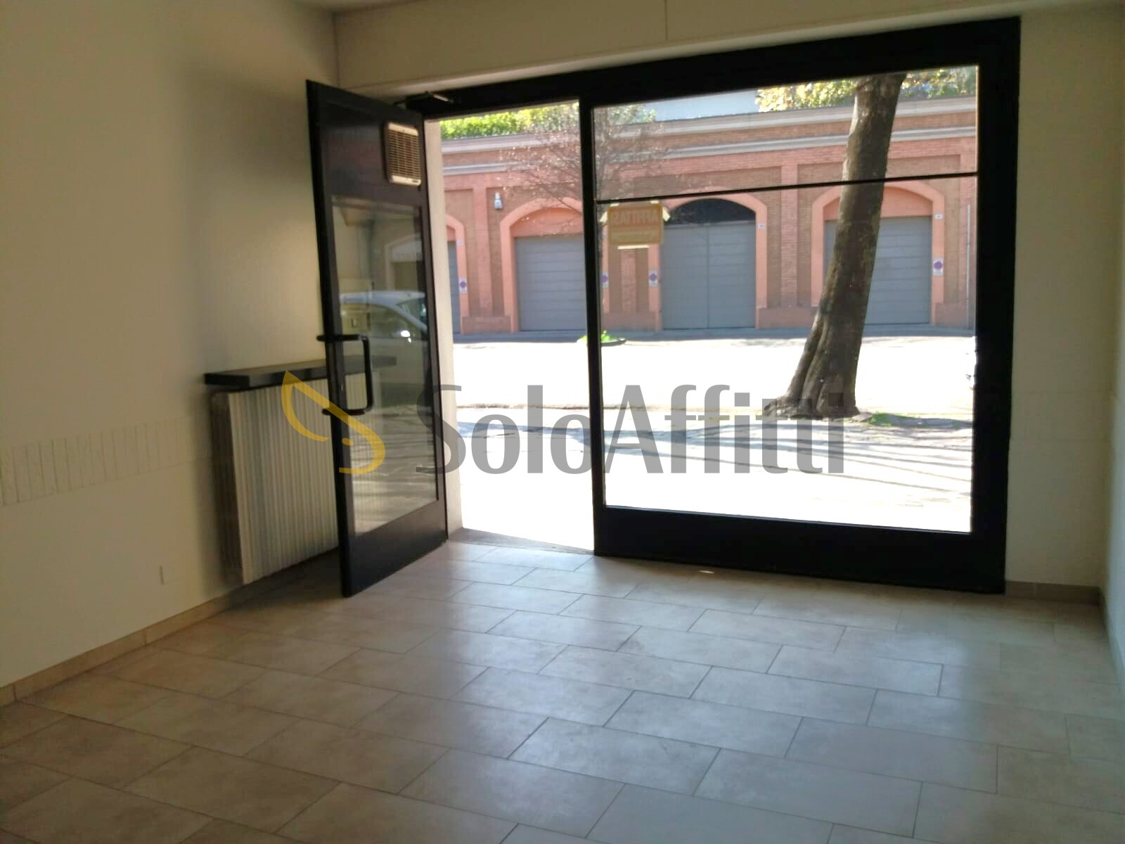 Locale commerciale in affitto in viale nicol� biondo 37, Carpi