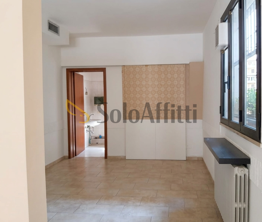 Locale commerciale in affitto in viale nicol� biondo 37, Carpi