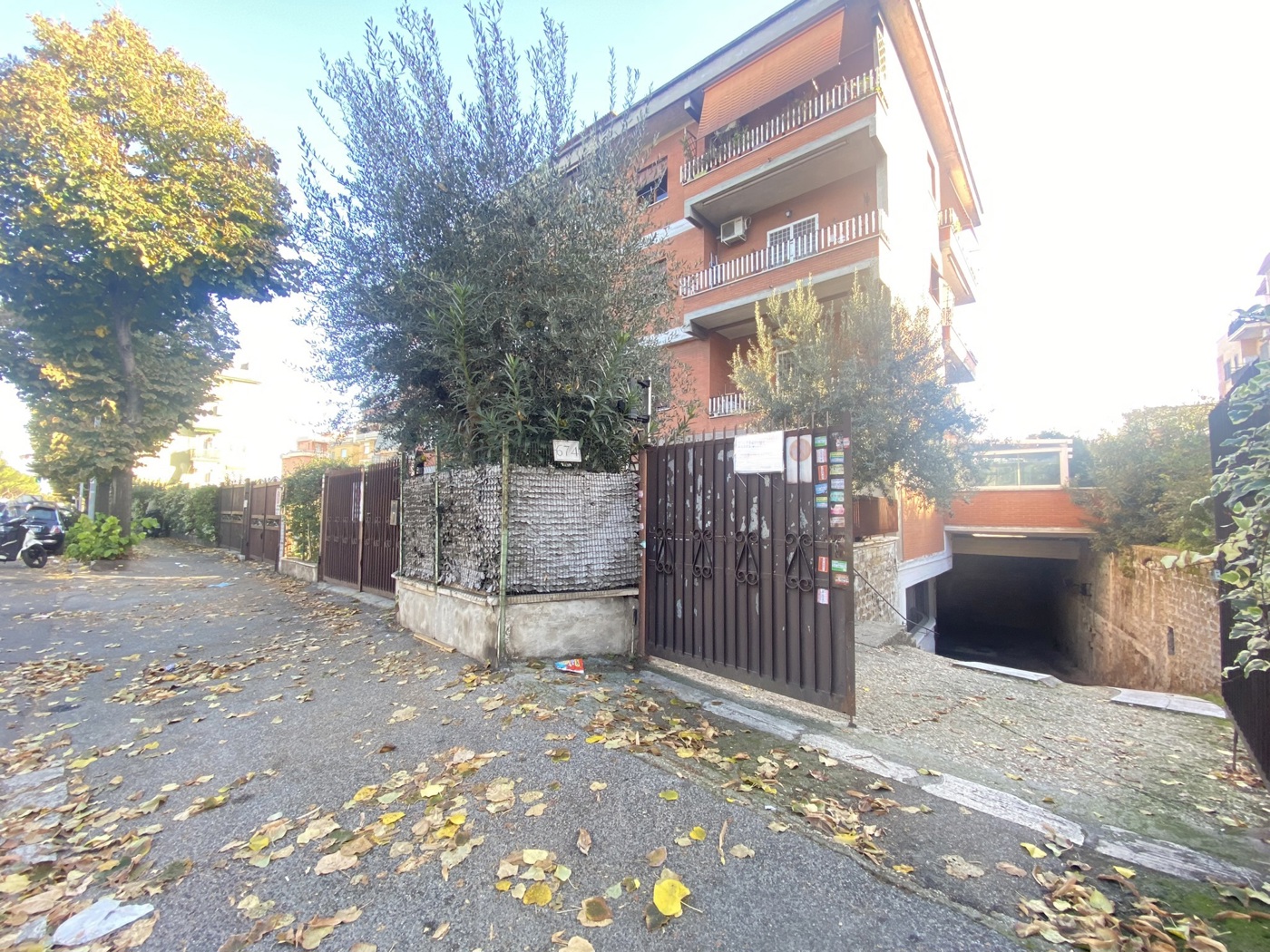 Box/Garage 80mq in vendita a Roma