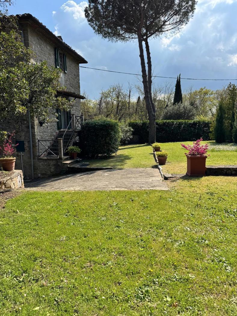 Casa indipendente con giardino a Tuoro sul Trasimeno