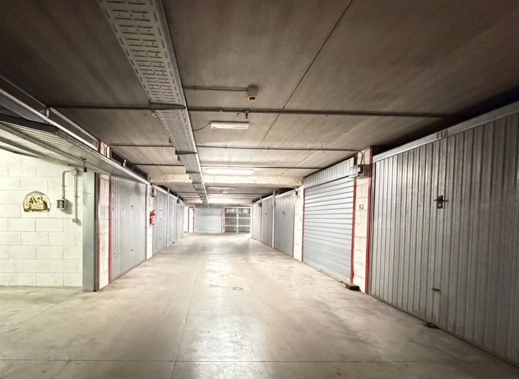 Box/Garage 17mq in vendita a Roma