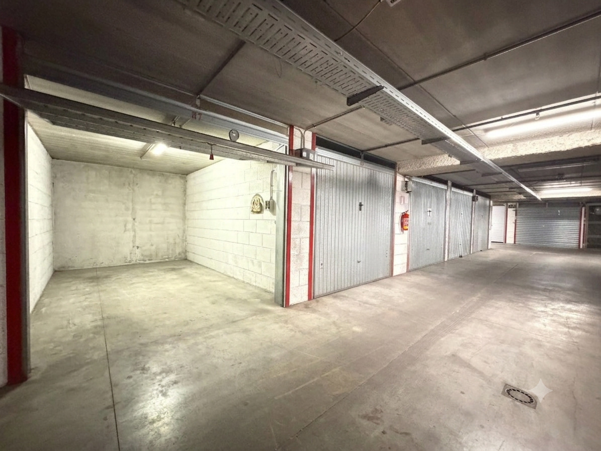 Box/Garage 17mq in vendita a Roma