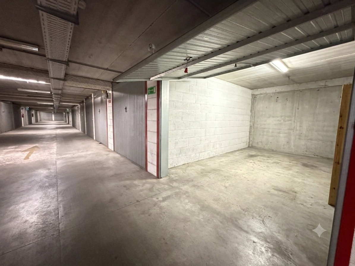 Box/Garage 17mq in vendita a Roma