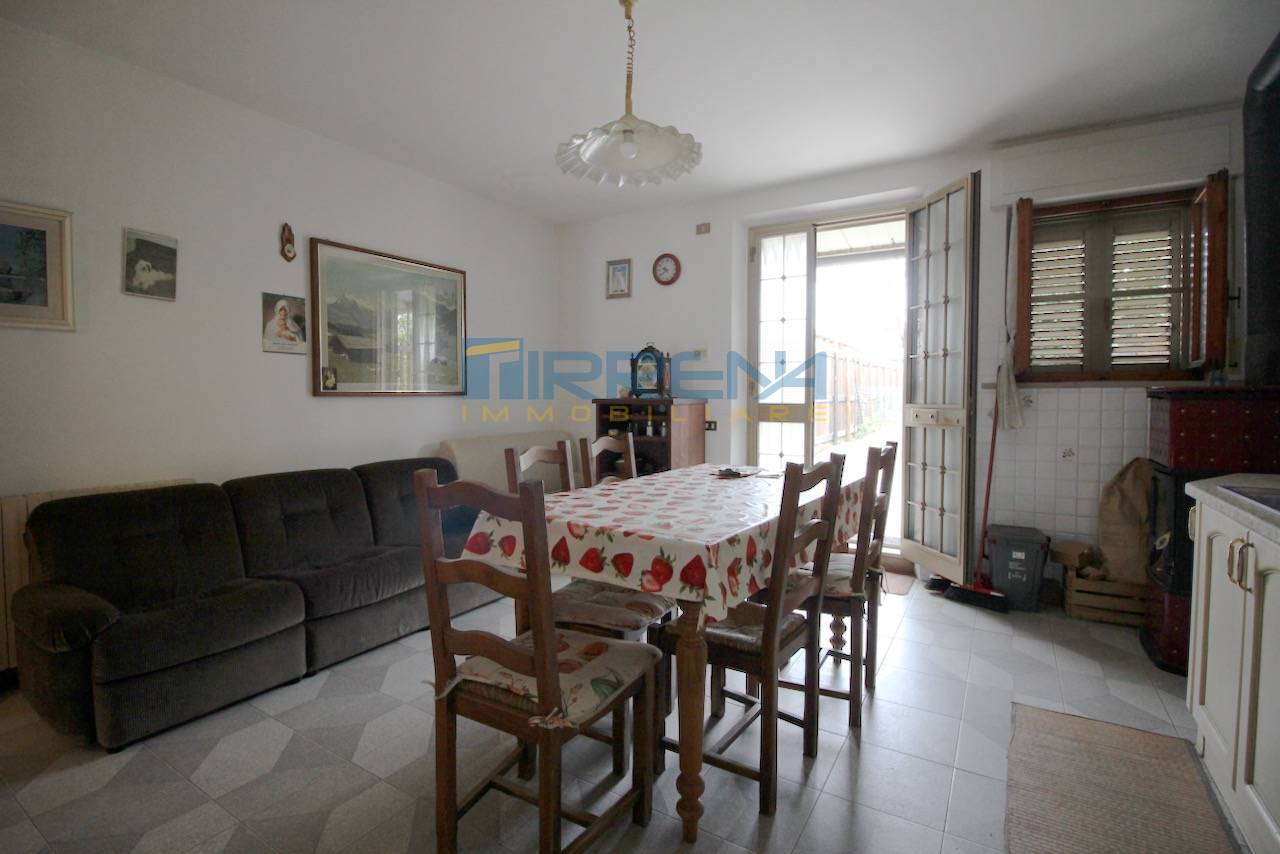 Terratetto centrale in vendita a Cascina, Zambra