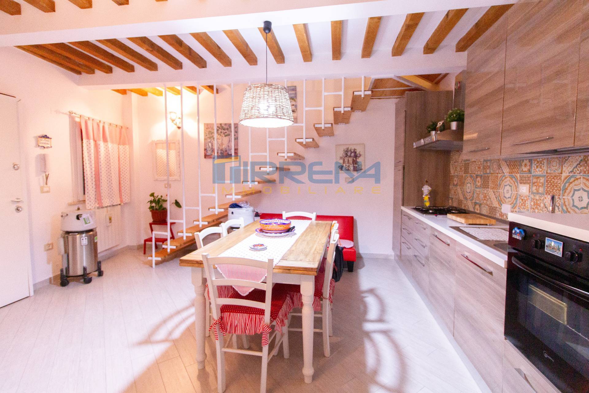 Terratetto d\'angolo in vendita a Cascina, San Frediano