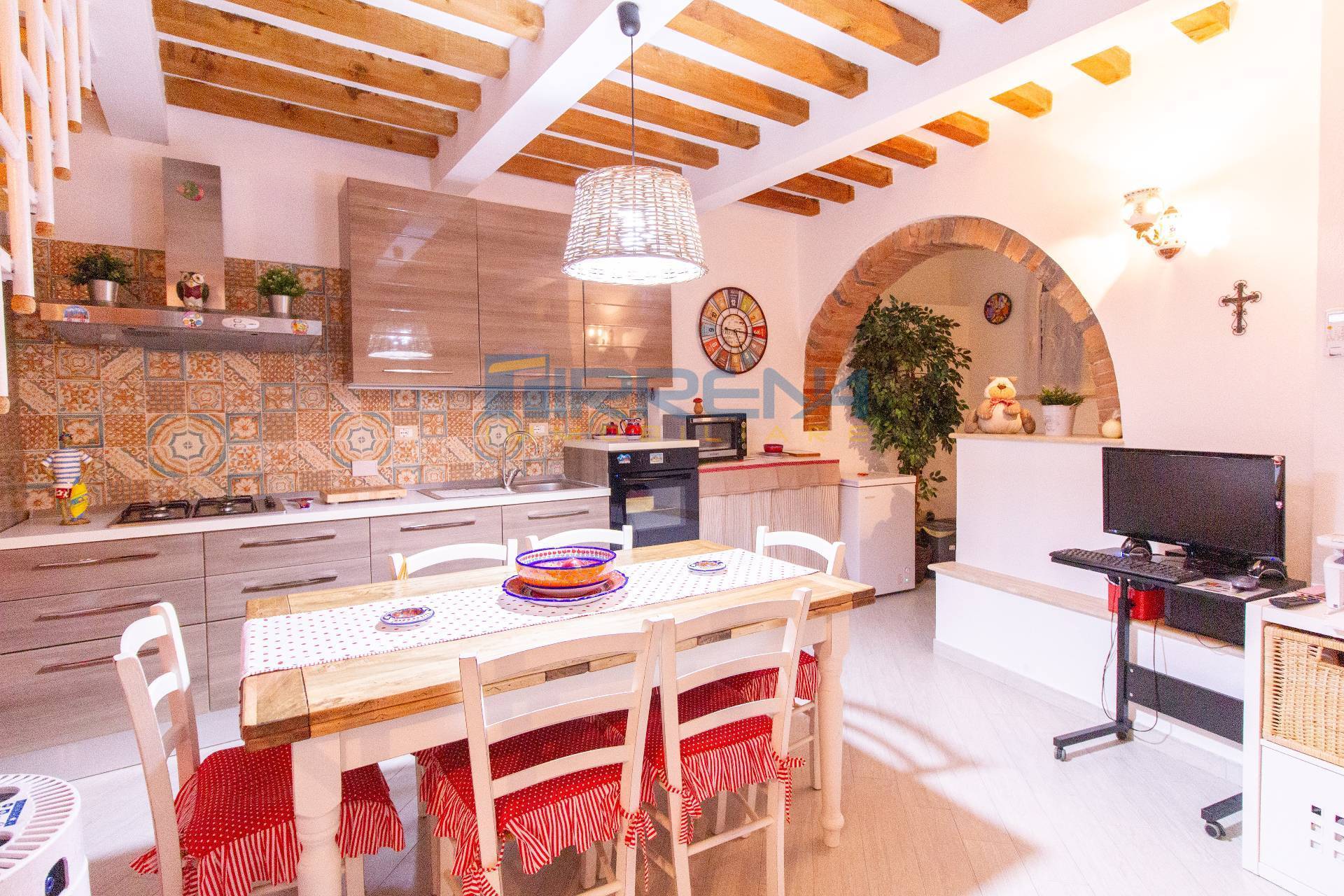 Terratetto d\'angolo in vendita a Cascina, San Frediano