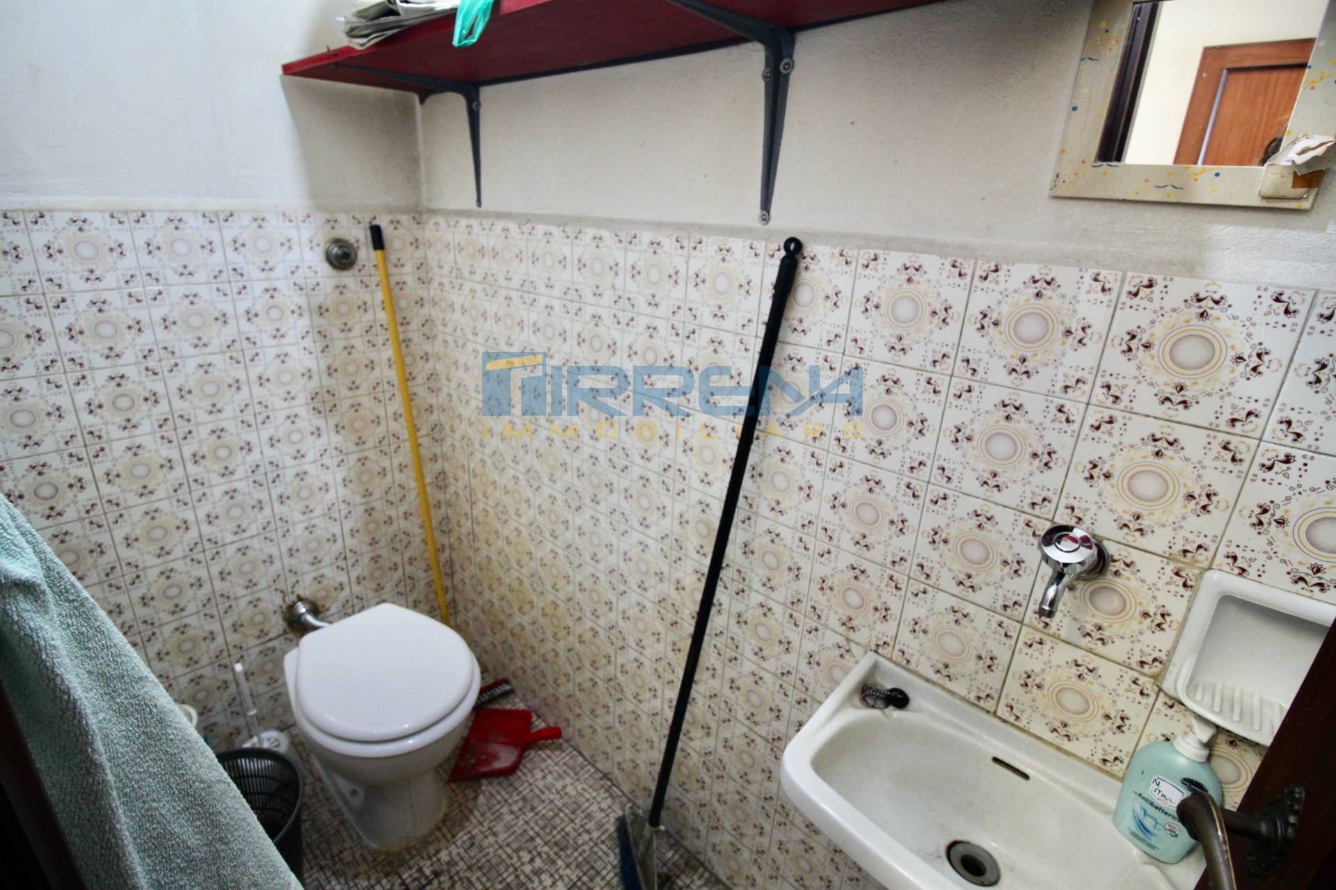 Commerciale in affitto a Cascina