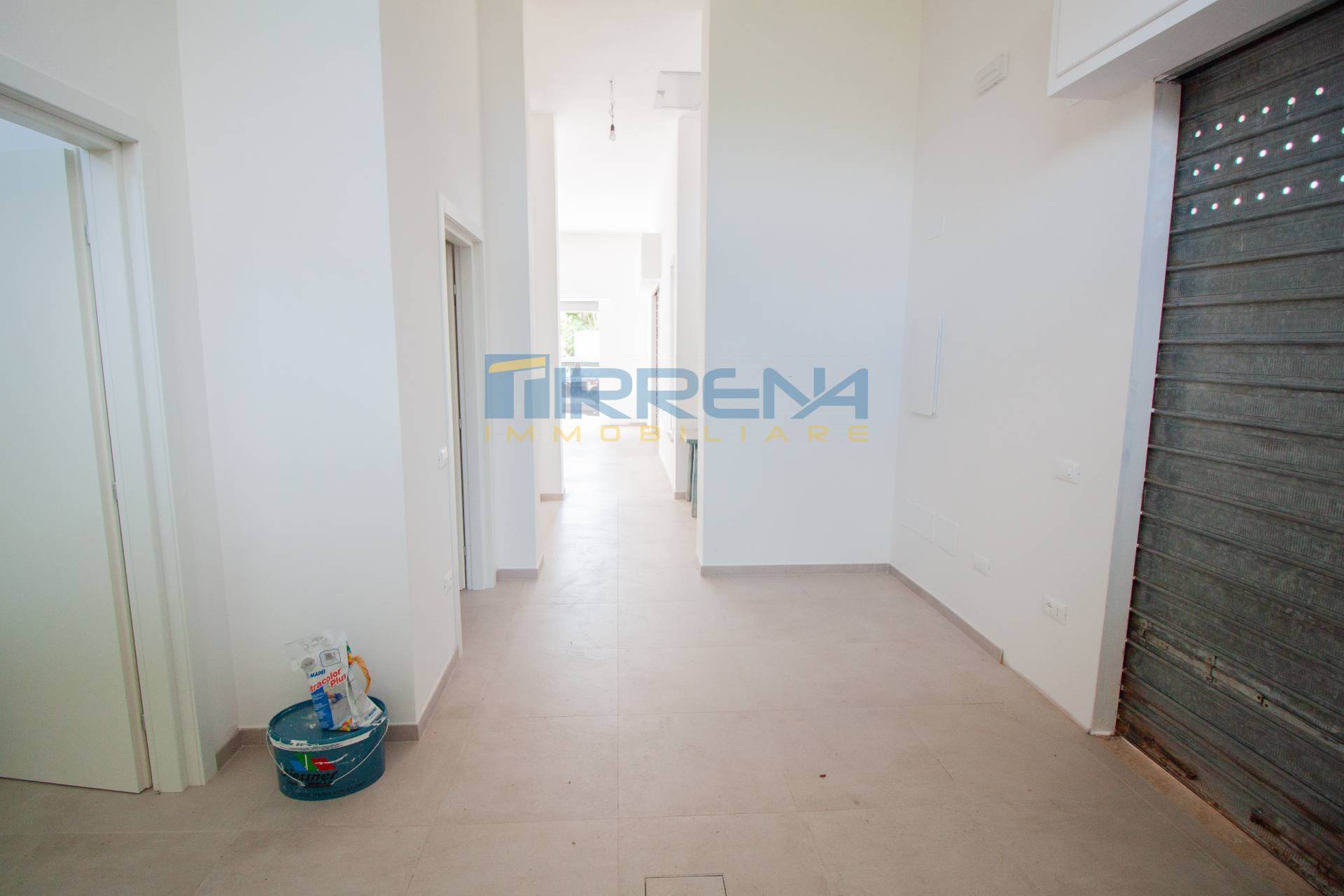 Locale commerciale in affitto a Cascina, San Sisto