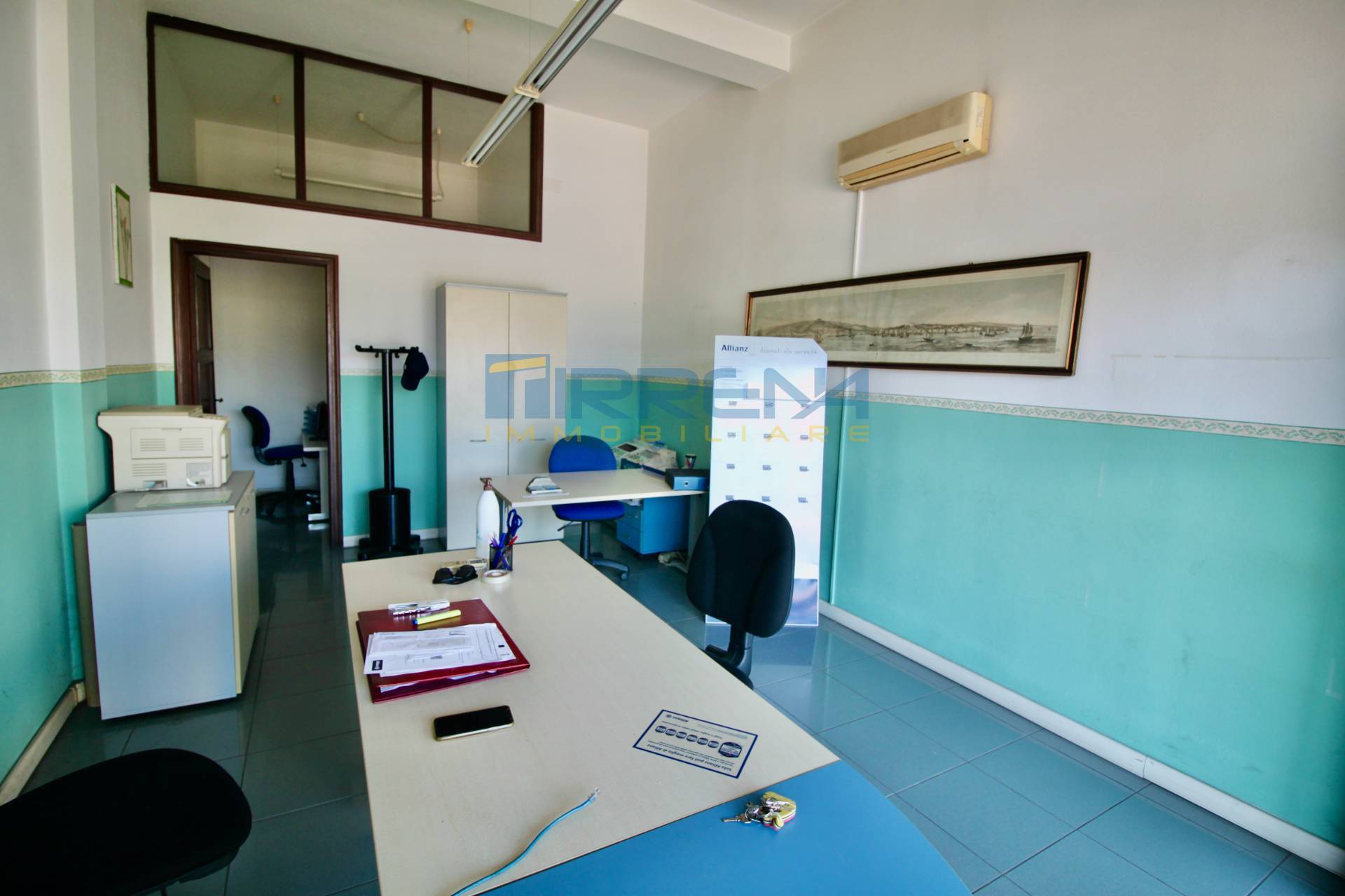 Commerciale in affitto a Cascina