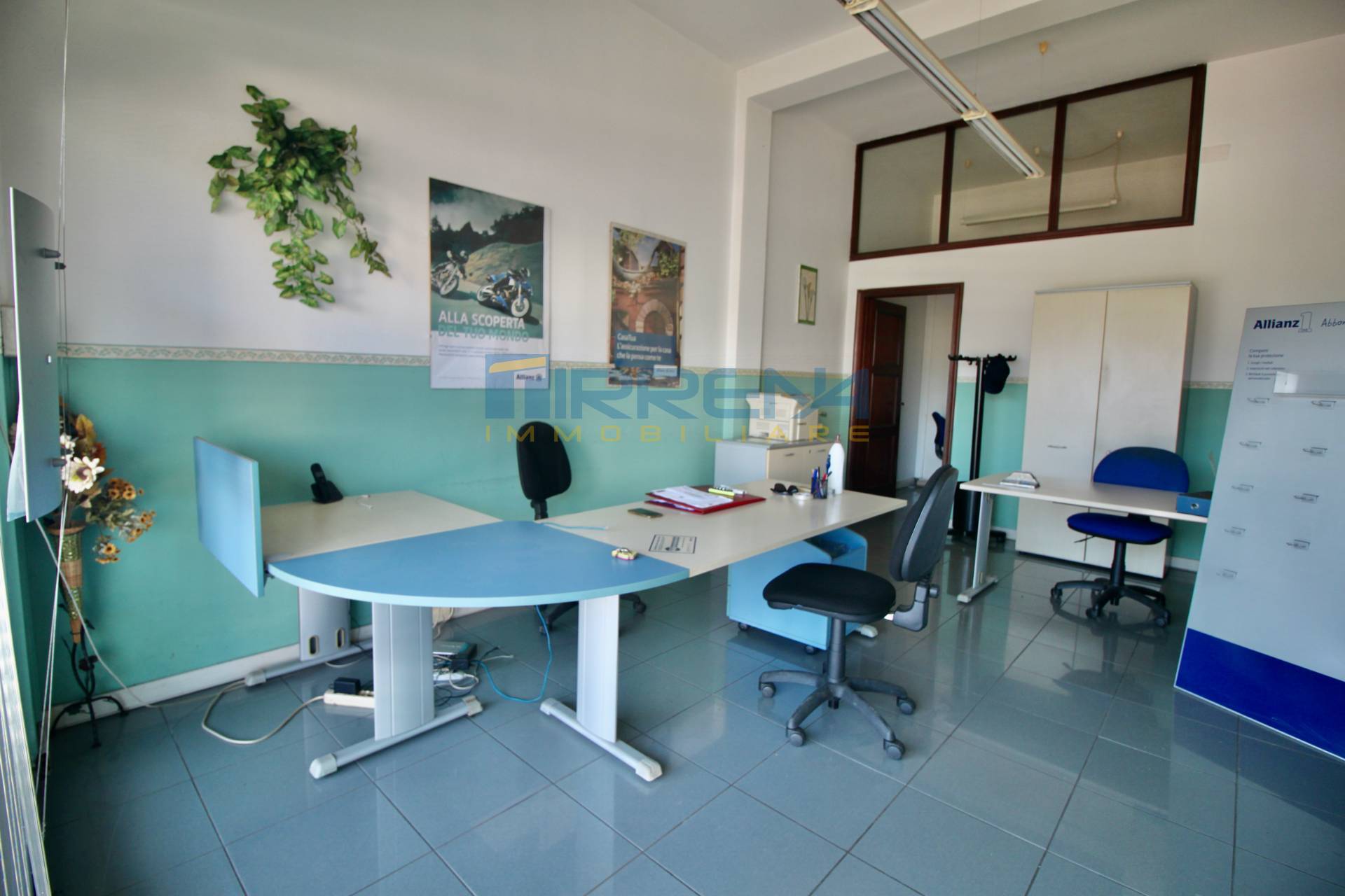 Commerciale in affitto a Cascina