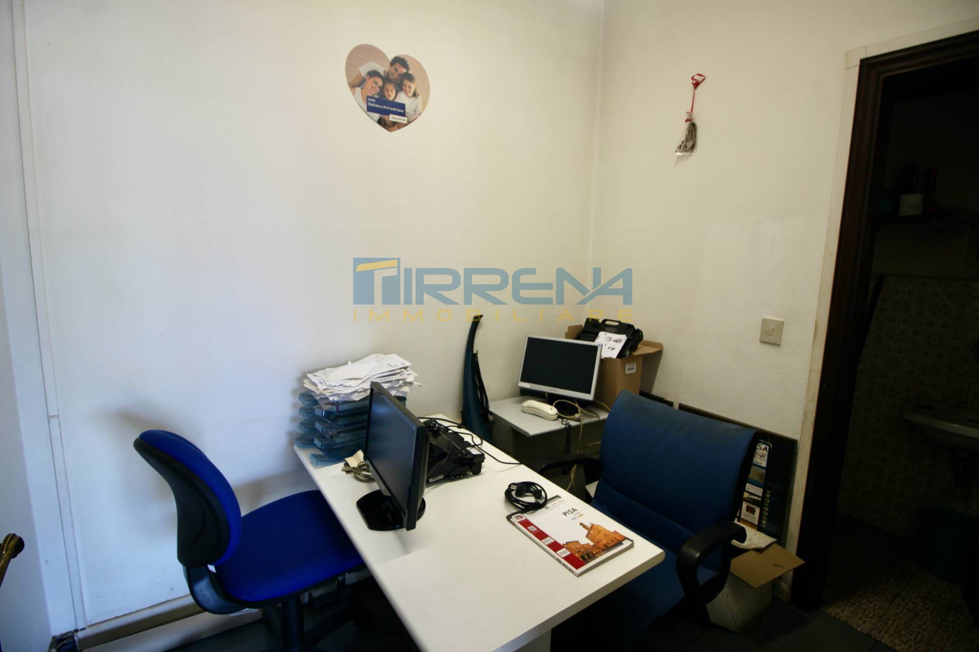 Commerciale in affitto a Cascina