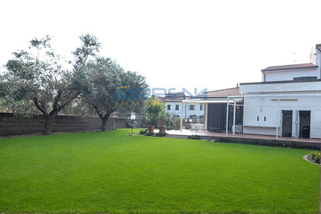 Villa bifamiliare in vendita a Cascina, Visignano