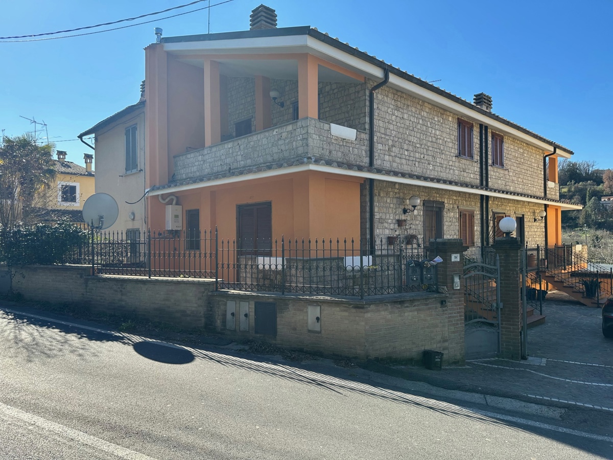 Villa Bifamiliare arredata in affitto a Terni