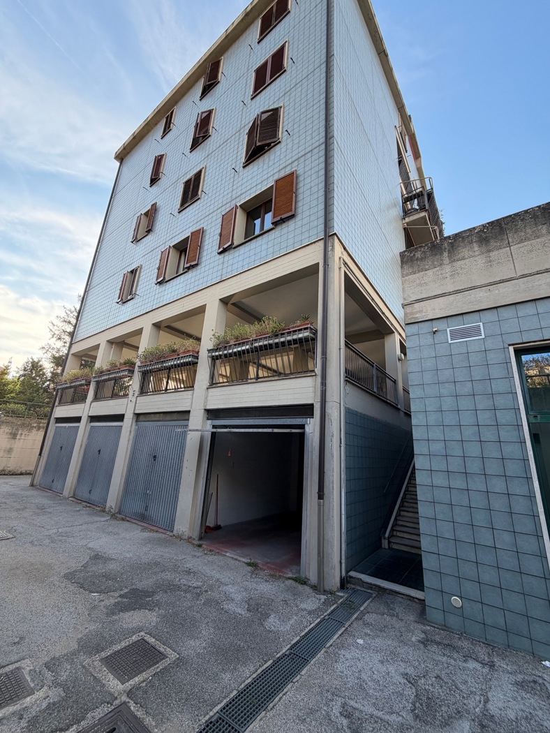 Box/Garage 50mq in vendita a Terni