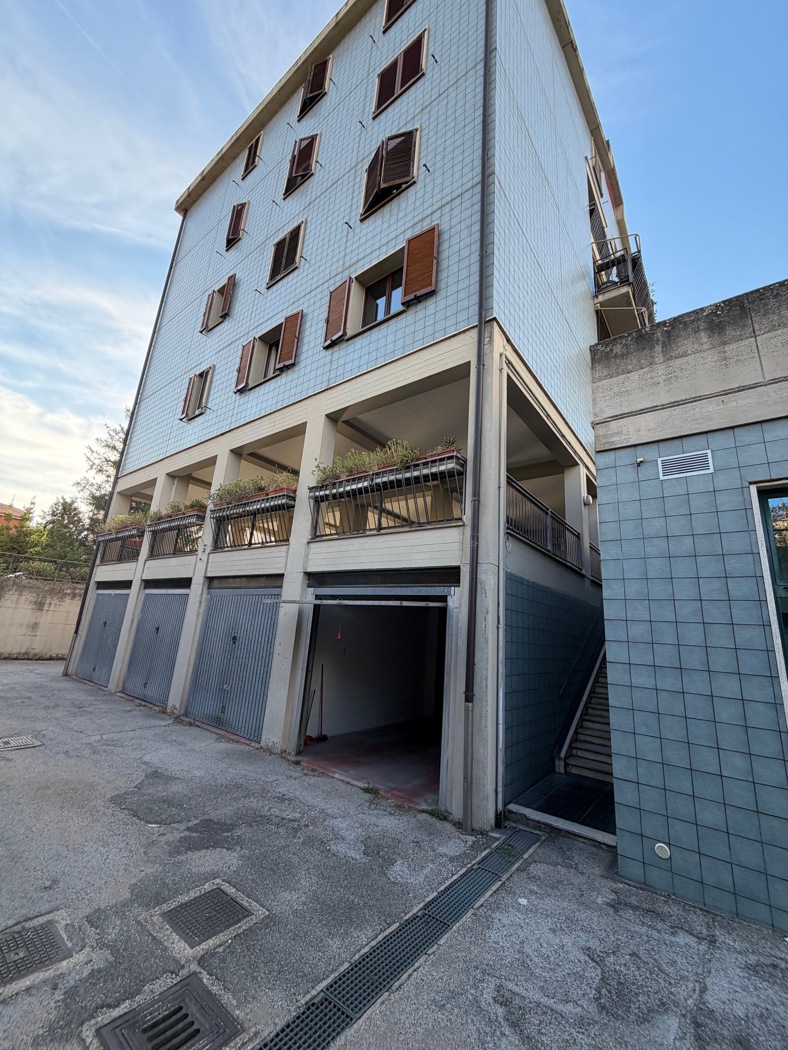 Box/Garage 50mq in vendita a Terni