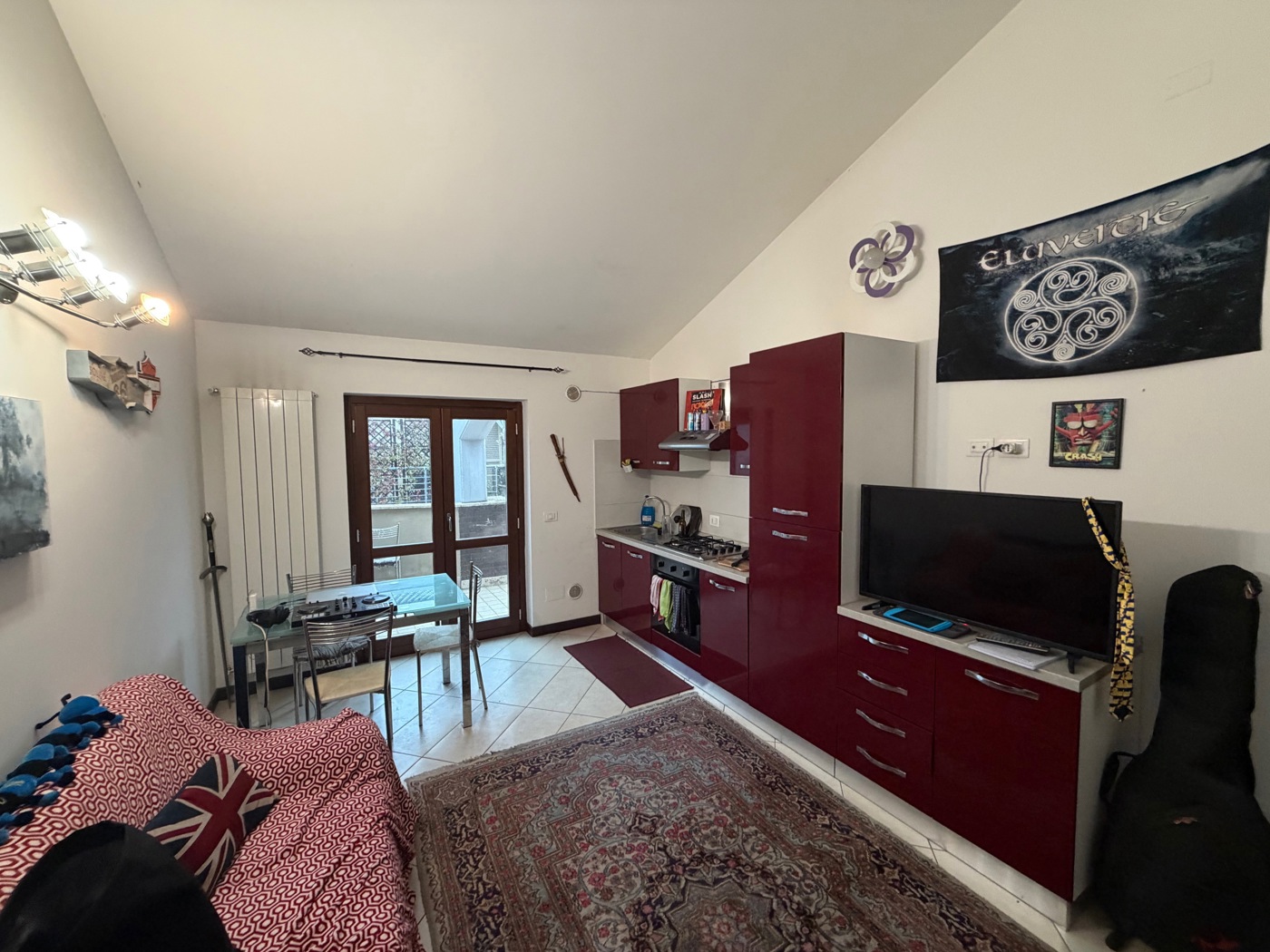 Attico arredato in affitto a Terni