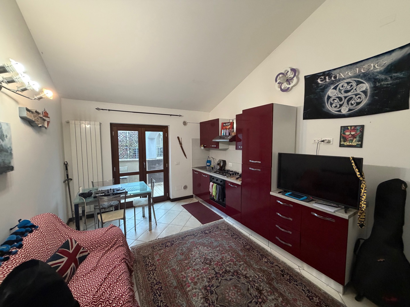 Attico arredato in affitto a Terni