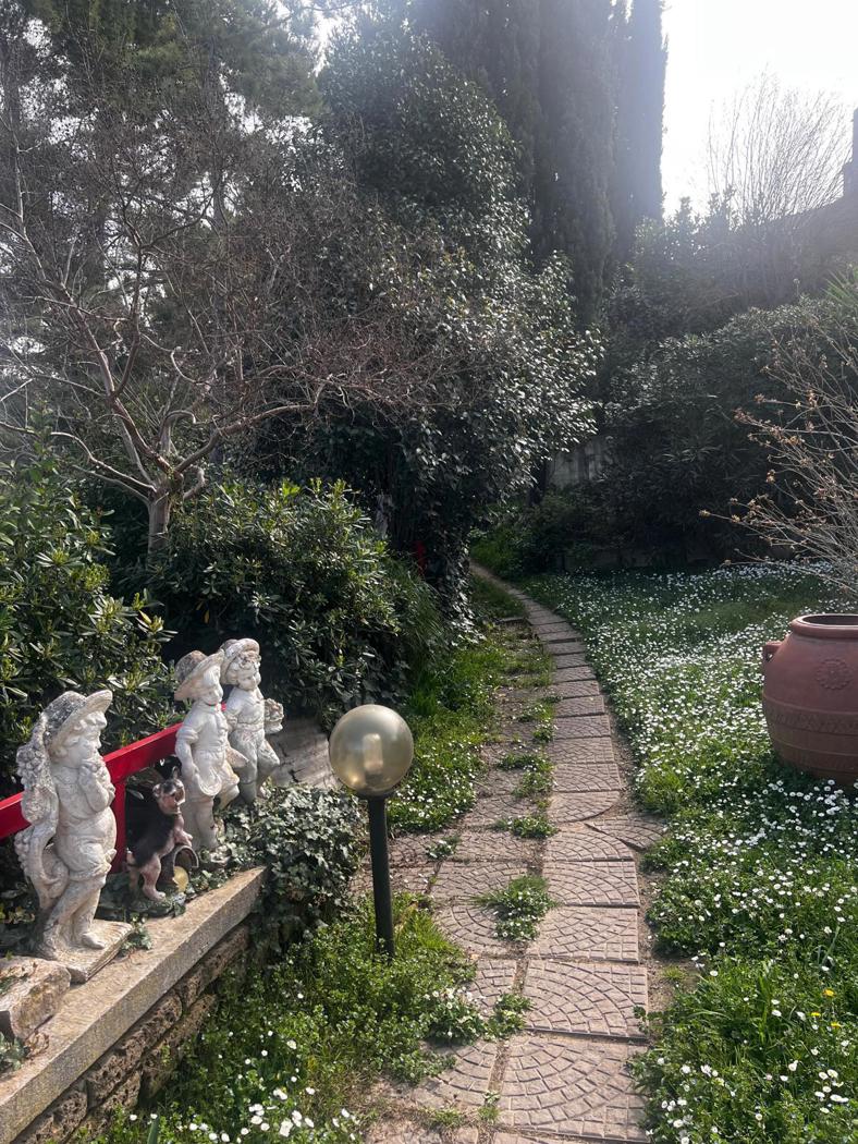 Villa Bifamiliare con giardino a Terni