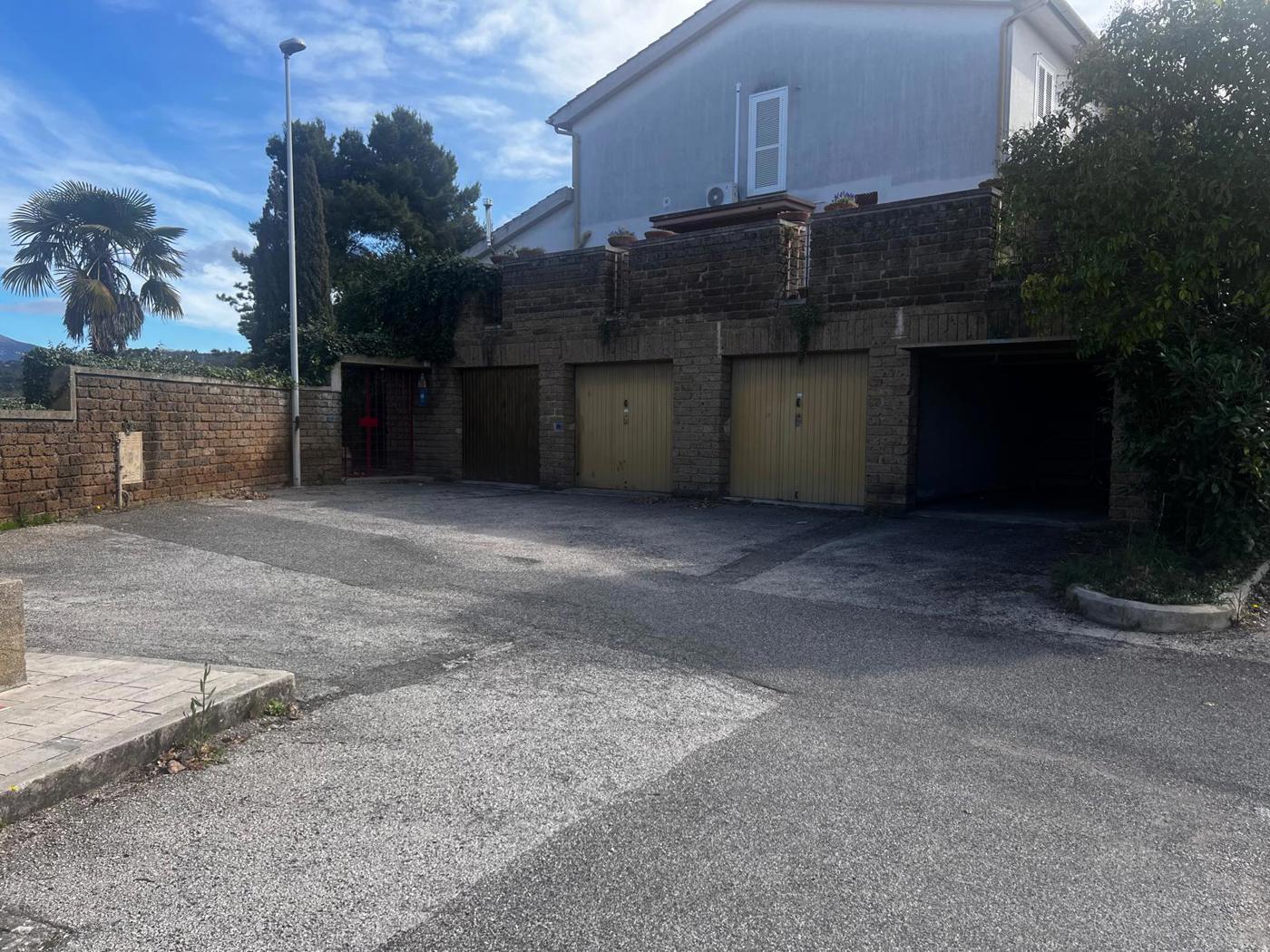 Villa Bifamiliare con giardino a Terni